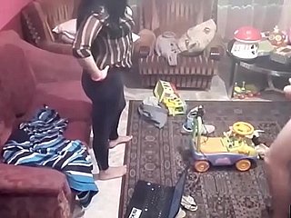 Listen in câmera grava casal porra na sala de estar. JAV245