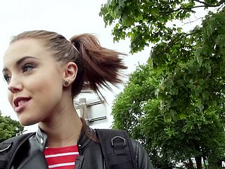 Sexy teen codino ragazza succhia cazzo e scoppi all round POV