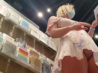 سكرتيرات شقراء لطيف