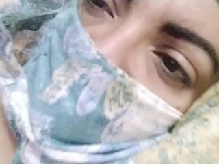 Real arabischen Muslim Mom masturbiert ihre Muschi Extreme Orgasmus auf Porno Hijab Cam und Shows Feet
