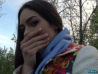 sesso al di fuori e un pompino sono incredibili con selvatici bruna Arwen oro