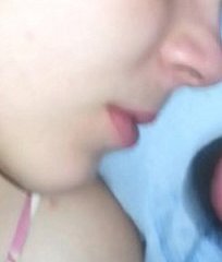 cums pria terangsang pada gadis brunette indah sementara dia tidur