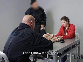 ティーンは警備員が彼女を連れて行ったのか知っていませんが、彼女は犯される