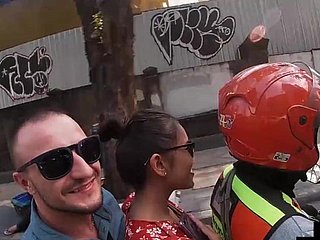 Pareja de aficionados en un día en Bangkok