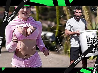 Teamskeet - Remaja yang gairah dalam minyak pantyhose dan memantul pantatnya yang tebal di atas ayam besar