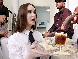 Hazel Moore faz gangbang anal com grandes galos pretos