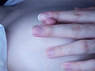 Chơi núm vú, cắn và mút núm vú // ngực châu Á tự nhiên // Knead vú Nhật Bản