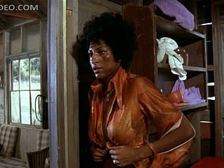Dishearten ragazza ebano follemente tettona Pam Grier si scioglie more abiti cenciosi