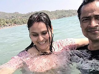Bercinta di laut dengan perahu