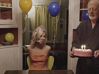 Die süße Blondine Bella In top form spreizt ihre Beine für den fetten Schwanz eines Mannes