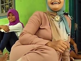 Indah Mommy Hijab Feet!