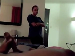 Cameriera d'albergo catture Lui strappi e lo guarda Cum