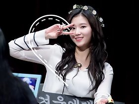 Cum Extort money from Minatozaki Sana Twice 2.