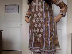 DESI 소녀 그녀의 salwar의의 kameez 누드을 스트리핑 우리를 괴롭 히고