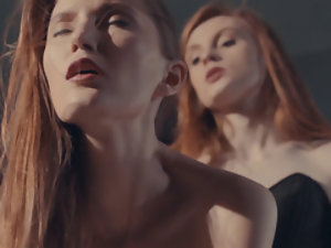 Dos Hot Redhead Lesbianas Strapon mierda