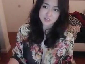 โค้งเอเชียด้วย Beamy Chest ธรรมชาติ