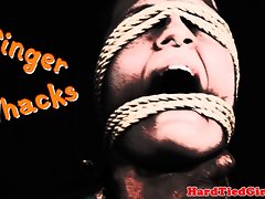 Spreadunter strapon von Domina facefucked