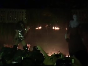 dispirited owłosione piosenkarz nago na scenie publicznej dj klub koncert nr 2
