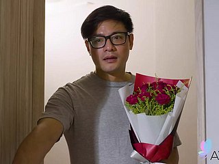 台湾の巨乳ティーン、ステイシーがセックスを楽しんでいます。