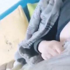 młody człowiek ssie dziadka