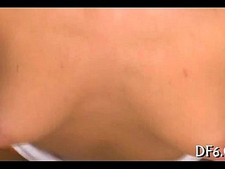 処女がペニスと精液を探求する