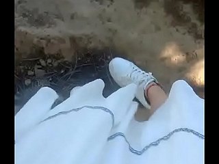 Super berani luar seks ratu Meina hook up dengan lelaki taman bangku blowjob