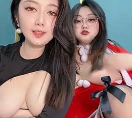 통통하고 큰 가슴을 가진 중국 여성 2인 캠쇼