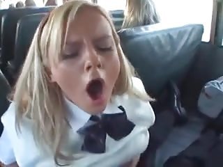 Bazaar handjobs Azji w autobusie szkolnym 2