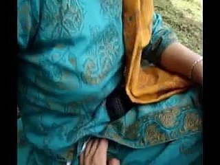 menyentuh gadis kuliah