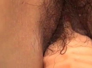 Perishable Asian MILF con grandi tette cadenti accarezzato