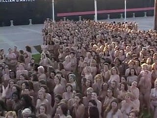 Nudystów w miejscach publicznych