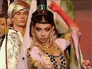 Myriam Fares - традиционный танец
