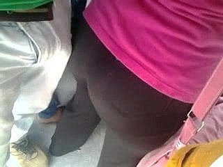 gropping задницы в автобусе